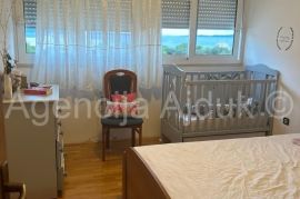 Split Gripe 78 m2 trosoban stan, top lokacija, pogled na more, Split, Appartement