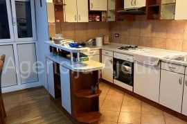 Split Gripe 78 m2 trosoban stan, top lokacija, pogled na more, Split, Apartamento