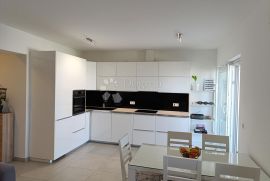 BRODARICA - DVOSOBAN STAN S POGLEDOM NA MORE, Šibenik - Okolica, Apartamento