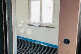 PRODAJA ČETVEROSOBNOG STANA NA ODLIČNOJ LOKACIJI, Donja Dubrava, Appartment