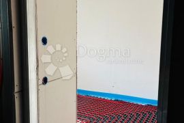 PRODAJA ČETVEROSOBNOG STANA NA ODLIČNOJ LOKACIJI, Donja Dubrava, Apartamento