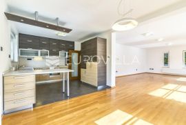 Zagreb, Šestine, prekrasna kuća s velikim vrtom i bazenom 300 m2, Zagreb, Casa