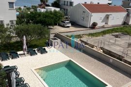 Sukošan, moderan luksuzan stan 140m od plaže, Sukošan, Appartment