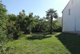 PRILIKA, Kuća na 300 m od mora sa 2 apartmana!!, Poreč, House