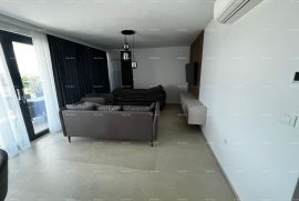 Stan Predivan stan u Medulinu sa garažom. Blizina mora i plaže cca 500 metara., Medulin, Appartamento