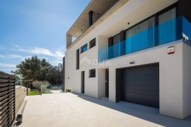 ZADAR, PETRČANE - Luksuzna vila s bazenom 50 m od mora, Zadar - Okolica, Famiglia