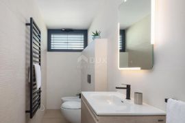 ZADAR, PETRČANE - Luksuzna vila s bazenom 50 m od mora, Zadar - Okolica, Haus