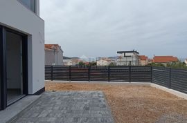 ŠIBENIK, ROGOZNICA - Stan u novogradnji 100 m od mora, Rogoznica, Flat