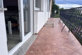 KRALJEVICA - Dva uređena stana s okućnicom i pogledom na more, Kraljevica, Apartamento