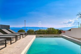 KOSTRENA, luksuzna vila s bazenom 150 m od mora i plaža, najam, Kostrena, House