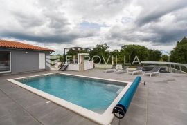 Istra, Svetvinčenat - moderna samostojeća kuća NKP 155 m2 s grijanim bazenom 32 m2, Svetvinčenat, Ev