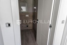 Osijek, Retfala, stan u urbanoj vili 100 m2 na 2. katu, Osijek, Appartement