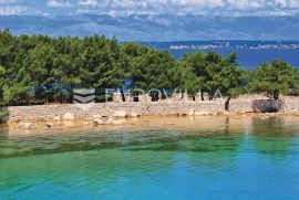 Zadar, Ugljan dvije prekrasne kamene kuće prvi red do mora, Preko, Ev