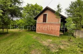 OTOČAC - Glavace - seosko gospodarstvo, 2 kuće i zemljište 40.000 m2, Otočac, Kuća