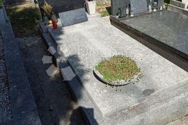 Grobno mjesto Mirogoj, Gornji Grad - Medveščak, Γκαράζ
