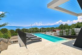 KOSTRENA, luksuzna vila s bazenom 150 m od mora i plaža!, Kostrena, Famiglia