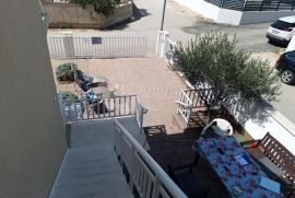 VODICE – KUĆA 100 M2, Vodice, Famiglia