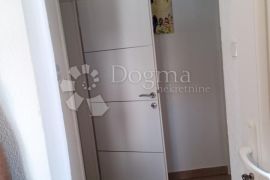 VODICE – KUĆA 100 M2, Vodice, Famiglia