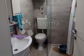 VODICE – KUĆA 100 M2, Vodice, Famiglia