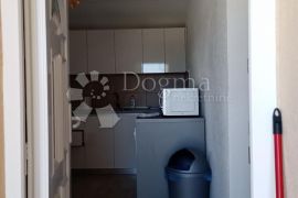 VODICE – KUĆA 100 M2, Vodice, Famiglia