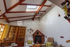 Požega, Trg sv. Trojstva, atraktivna trosobna kuća 50 m od trga, Požega, House