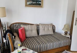 Zemun centar garsonjera lux, Zemun, Flat