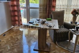 Zemun centar garsonjera lux, Zemun, Apartamento