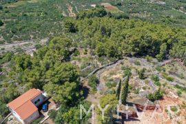 Građevinsko zemljište sa panoramskim pogledom u Dolu, Stari Grad, Land