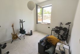 Nova prizemnica sa dva stana nadomak Labina,Istra, Labin, House