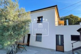 Starigrad okolica - kuća dalmatinskog stila gradnje 227 m2, prvi red do mora! 495000€, Starigrad, بيت