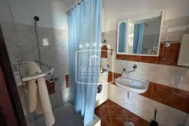 Starigrad okolica - kuća dalmatinskog stila gradnje 227 m2, prvi red do mora! 495000€, Starigrad, Kuća