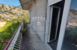 Tribanj - kuća katnica 30m od mora, otvoren pogled! 150000€, Starigrad, Maison