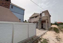 ZADAR, PRIVLAKA - Moderno uređena kuća 40 m od mora, Privlaka, Famiglia