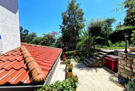 OPATIJA, VOLOSKO - kuća s tri stambene jedinice, 100m od mora, Opatija, House