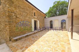 UNIKAT NA TRŽIŠTU ! Prekrasna kamena vila s pogledom na Motovun, Oprtalj, Istra, Oprtalj, Casa