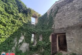 ISTRA, BUZET, VIŠE NEKRETNINA U STAROGRADSKOJ JEZGI, Buzet, House