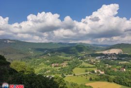 ISTRA, BUZET, VIŠE NEKRETNINA U STAROGRADSKOJ JEZGI, Buzet, Дом