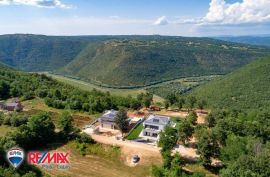 ISTRA, LABIN, VRHUNSKA NISKOENERGETSKA VILA S POGLEDOM NA ZELENU OAZU NETAKNUTE PRIRODE, BREŽULJKE POKRIVENE ŠUMOM, OBRADIVA POLJA, MASLINIKE I VINOGRADE, Sveta Nedelja, Maison