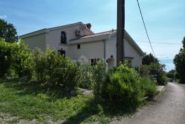 IČIĆI, POLJANE- villa 250m2 s pogledom na more i bazenom + uređena okućnica 1100m2, Opatija - Okolica, House