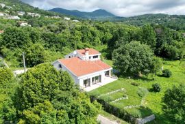 IČIĆI, POLJANE- villa 250m2 s pogledom na more i bazenom + uređena okućnica 1100m2, Opatija - Okolica, Ev