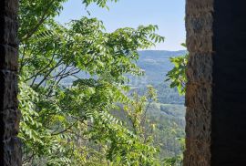 ISTRA, OPRTALJ - Kamena starina s panoramskim pogledom na zelenilo, Oprtalj, Дом