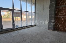 Zadar Višnjik poslovni prostor 42,32 m2 + terasa 95 m2 - novo, Zadar, Εμπορικά ακίνητα
