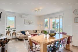 Kuća Prodajemo modernu kuću sa pogledom na more!, Medulin, Casa