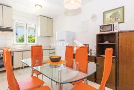 Stan, Kostrena, 61m2, 2-soban s dnevnim boravkom, terasa, Kostrena, Appartment