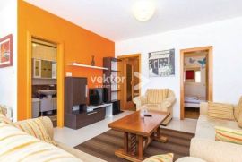 Stan, Kostrena, 61m2, 2-soban s dnevnim boravkom, terasa, Kostrena, Apartamento