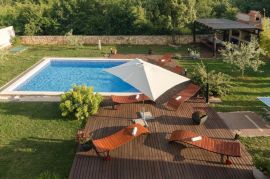 Kuća sa bazenom na mirnoj lokaciji, Valtura, Istra, Ližnjan, House