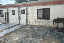 Galovac - nedovršeni poslovno-stambeni objekt, potencijal! 159000€, Galovac, Commercial property