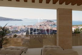 Penthouse 3S+DB 255,85m2 sa velikom terasom i privatnim bazenom, Primošten, Wohnung