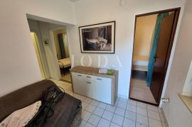 Malinska – samostojeća kuća s tri apartmana, Malinska-Dubašnica, House