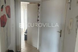 Pula, Kaštanjer, lijep dvosoban stan  NKP 51 m2 s krovnom terasom, Pula, Appartment